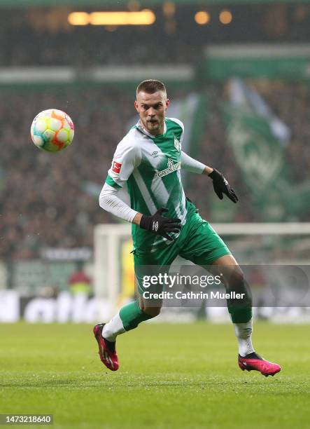 Marvin Ducksch of Werder Bremen runs with the ball during the Bundesliga match between SV Werder Bremen and Bayer 04 Leverkusen at Wohninvest...