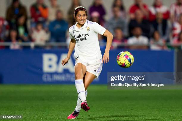 Kenti Robles of Real Madrid passing the ball during the Liga F match between Atletico de Madrid and Real Madrid on March 12, 2023 in Alcala de...