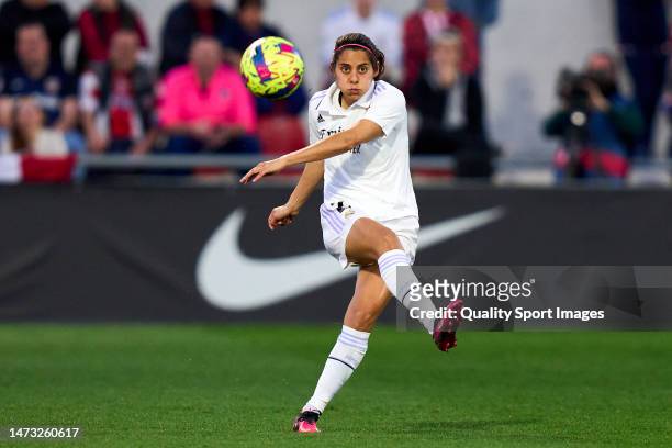 Kenti Robles of Real Madrid passing the ball during the Liga F match between Atletico de Madrid and Real Madrid on March 12, 2023 in Alcala de...
