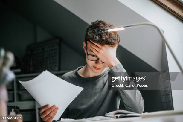 Being Rushed Taking Notes Take Notes Stress Girl Photos and Premium High Res Pictures - Getty Images