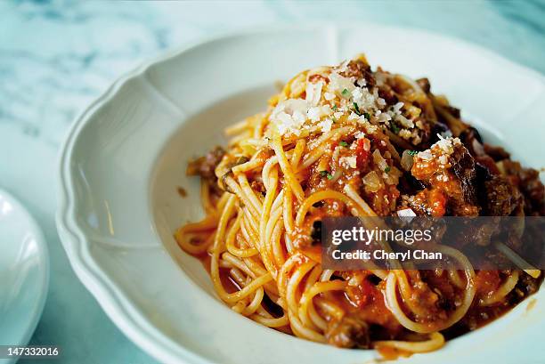 spaghetti bolognese - bolognesesaus stockfoto's en -beelden