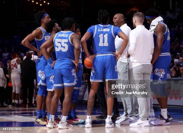 Penny Hardaway, head coach of the Memphis Tigers talks to his players during the 2nd half against the Cincinnati Bearcats on February 26, 2023 at...