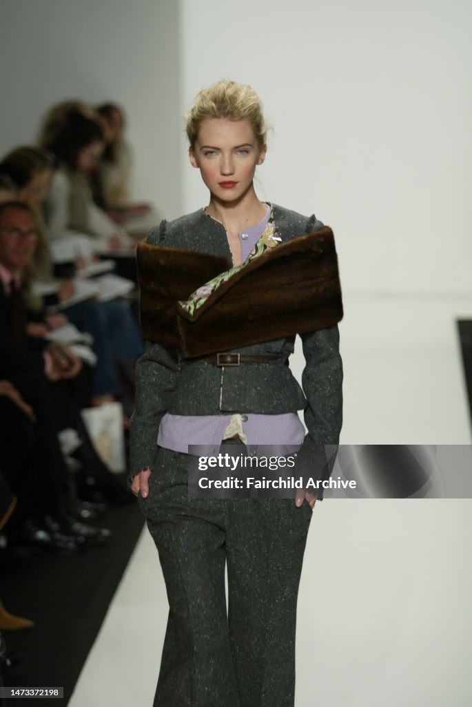 A model walks down the runway at the Fall 2004 Peter Som show in New ...