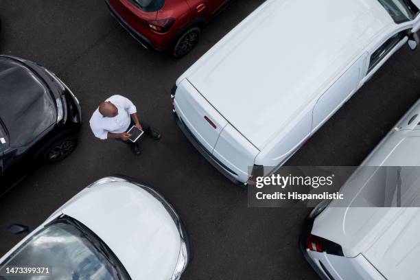 salesman working at the dealership selling cars - fleet stockfoto's en -beelden