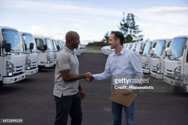 client buying a truck and closing a deal with a handshake - handshake fleet stock pictures, royalty-free photos & images
