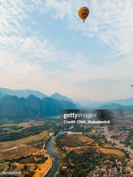 aerial view of red hot air balloon above the valley - vang vieng balloon stockfoto's en -beelden