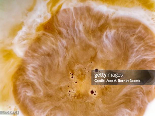 full frame of a freshly brewed cup of latte. - macro food stock-fotos und bilder