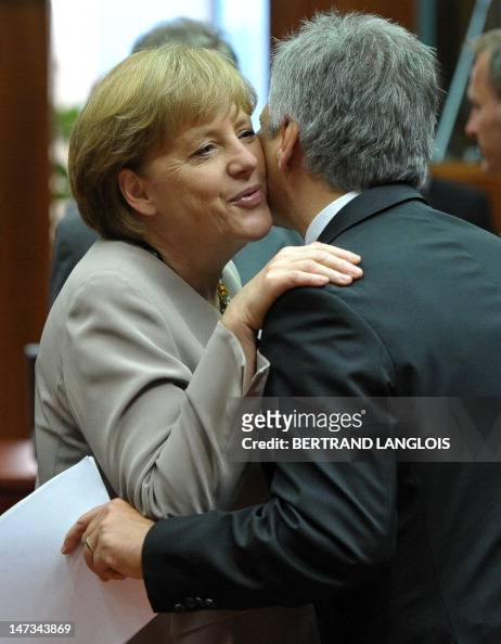 German Chancellor Angela Merkel kisses Austrian Federal Chancellor ...