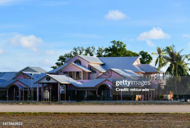 house of parliament facing the airport runway, yaren, nauru - nauru stock pictures, royalty-free photos & images