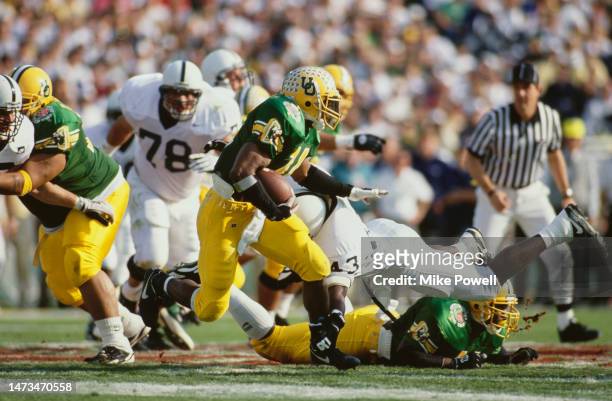 Ricky Whittle, Running Back for the University of Oregon Ducks in motion running the football during the NCAA 81st Rose Bowl Game college football...