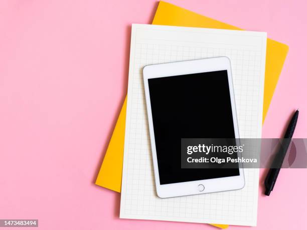 flat lay of white tablet with screen mock up - ipad white background stock pictures, royalty-free photos & images