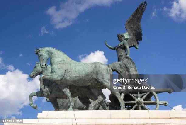 chariot against the sky - cocchio foto e immagini stock