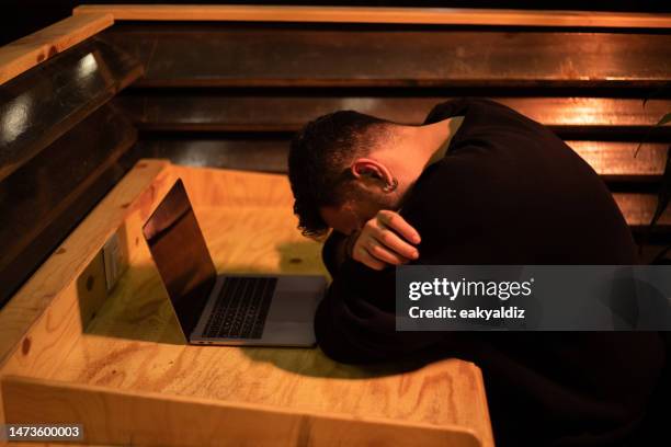 Idiot Computer 111 Idiot Computer Stock Photos, High-Res Pictures, and Images - Getty ...