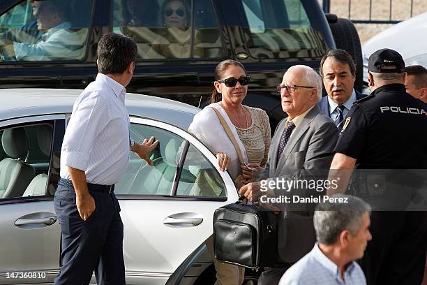 Spanish singer Isabel Pantoja arrives for the first day of her trial for alleged money-laundering and embezzlement on June 28, 2012 in Malaga, Spain....