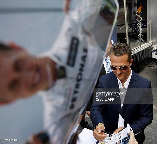 Driver Signing Autgraph 79 Fia Road Safety Campaign Stock Photos, High-Res Pictures, and Images ...