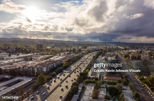 sunset aerial view above the 405 freeway in the san fernando valley of los angeles - san fernando valley foto e immagini stock