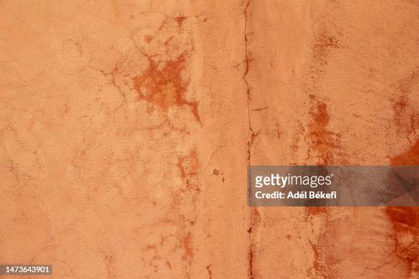 weathered and scratched orange cracked wall texture - terracotta fotografías e imágenes de stock