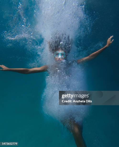underwater, natural bubbles dress - underwater female models stock pictures, royalty-free photos & images
