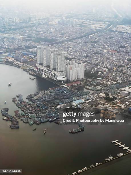jakarta shoreline - jakarta slum stock pictures, royalty-free photos & images
