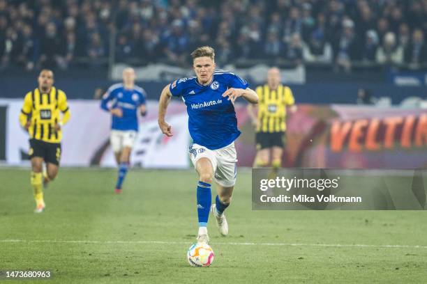 Marius Buelter of Schalke runs with the ball during the Bundesliga match between FC Schalke 04 and Borussia Dortmund at Veltins-Arena on March 11,...