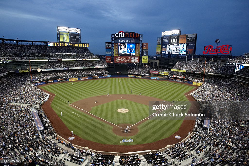 New York Yankees v New York Mets