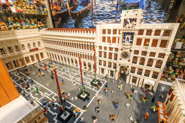 ITA: Maurizio Lampis Reproduces St. Mark's Square With Lego Bricks