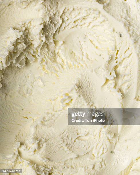 full frame texture background of white vanilla ice cream - vanille roomijs stockfoto's en -beelden