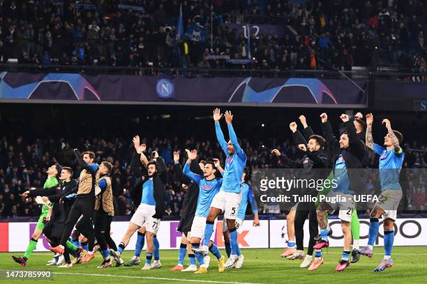 Players of SSC Napoli celebrate victory after the UEFA Champions League round of 16 leg two match between SSC Napoli and Eintracht Frankfurt at...