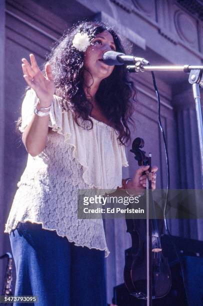 Maria Muldaur performs at the Greek Theatre on September 3, 1977 in Berkeley, California.