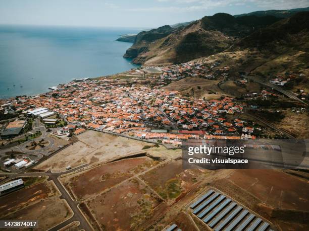 arial view of solar panel along ponta de são lourenço peninsula, madeira - zonne eiland stockfoto's en -beelden