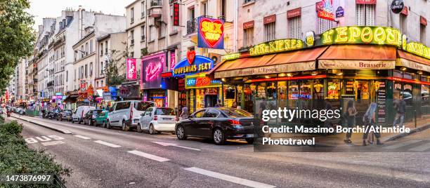 pigalle, boulevard de clichy - clichy stock pictures, royalty-free photos & images