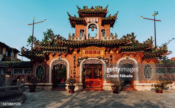 temple in hoi an ancient town, vietnam - hoi an stockfoto's en -beelden