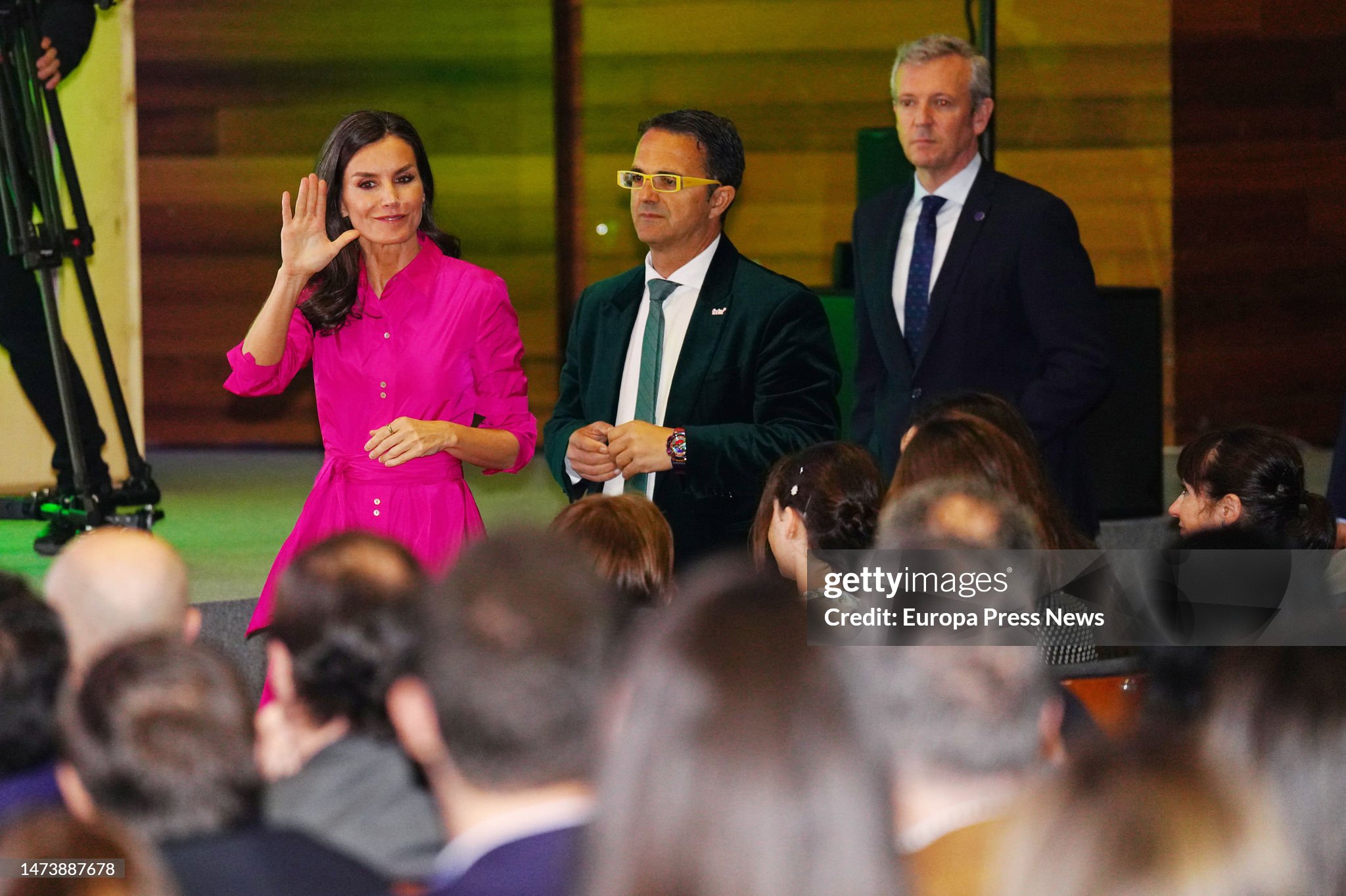 queen-letizia-the-government-delegate-in-galicia-jose-mi%C3%B1ones-and-the-president-of-the-xunta.jpg