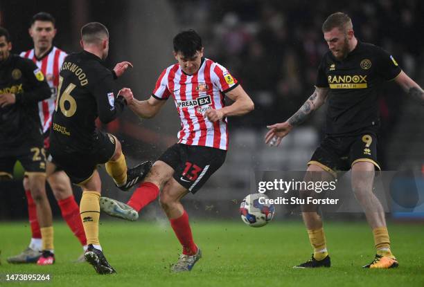 Sheffield United player Ollie Norwood challenges Luke O' Nien of Sunderland during the Sky Bet Championship between Sunderland and Sheffield United...