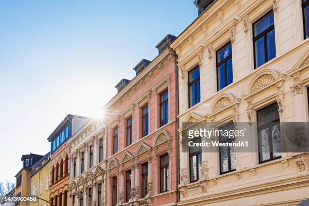 germany, north rhine westphalia, cologne, row of historic wilhelminian apartments in lindenthal - townhouse stock-fotos und bilder