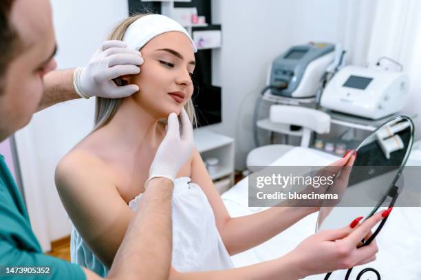 ergebnisse der schönheitsbehandlung. - schönheitsoperation stock-fotos und bilder