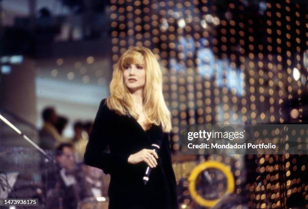 Italian singer and tv host Lorella Cuccarini during the Italian Song Festival. Sanremo , 1995