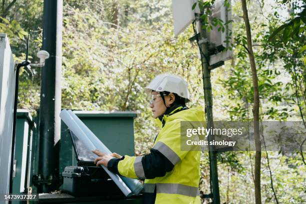 5g communication engineer is building signal base station - transportation building type of building stock pictures, royalty-free photos & images