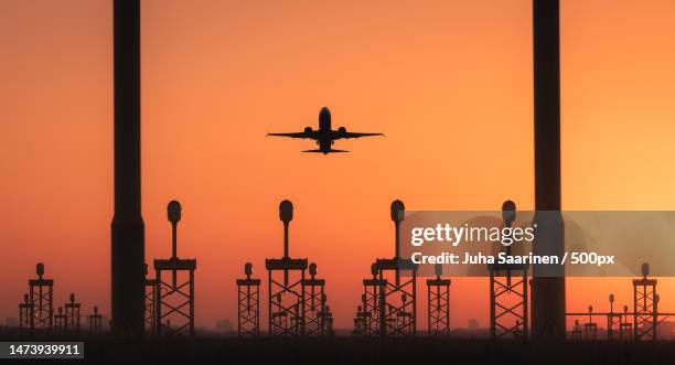 silhouette of airplane flying in sky during sunset,belgium - zivile luftfahrt stock-fotos und bilder