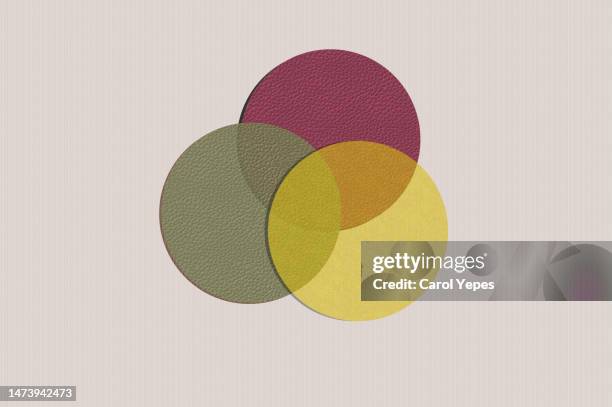 diagram of three crossing circles, paper cut craft - venn diagramm stock-fotos und bilder