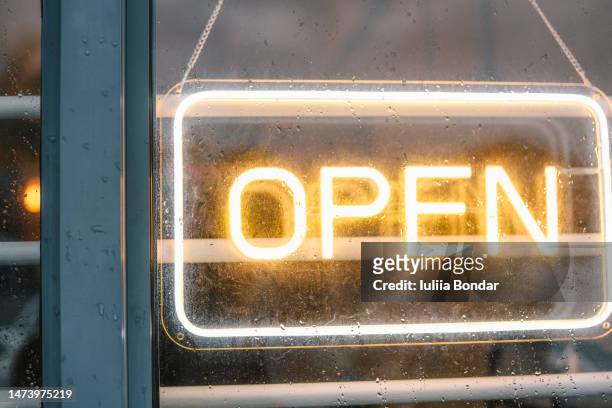 open. door sign - door sign stock pictures, royalty-free photos & images