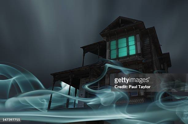 glowing vapor surrounding house - halloween scary fotografías e imágenes de stock