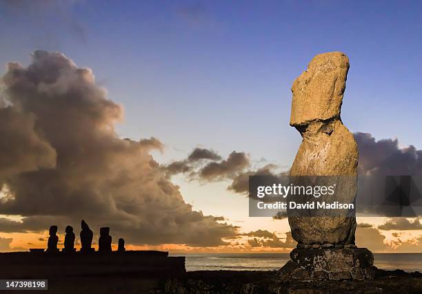 moai statue ahu tahai in foreground. - 101628 stock pictures, royalty-free photos & images