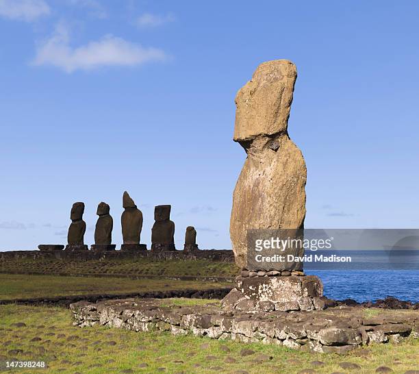 moai statues at ahu tahai, easter island. - hanga roa stock pictures, royalty-free photos & images