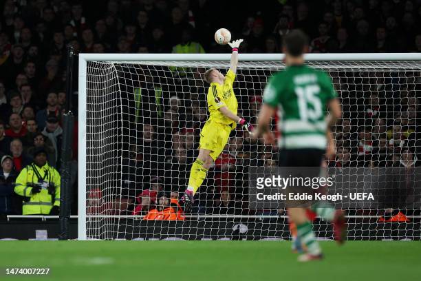Aaron Ramsdale of Arsenal fails to save a shot from Pedro Goncalves of Sporting CP as he scores their side's first goal during the UEFA Europa League...