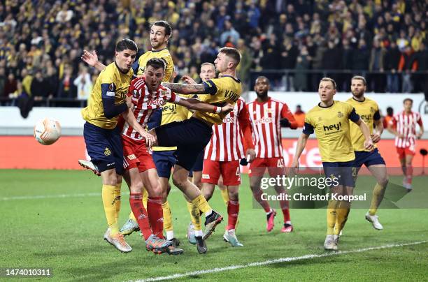 Robin Knoche of 1.FC Union Berlin battles for possession with players of Royale Union Saint-Gilloise during the UEFA Europa League round of 16 leg...