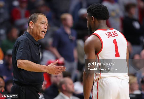 Head coach Kelvin Sampson of the Houston Cougars talks with Jamal Shead during the second half against the Northern Kentucky Norse in the first round...