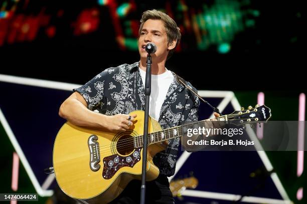 Carlos Baute performs on stage during the "Cadena Dial" Awards 2023 on March 16, 2023 in Santa Cruz de Tenerife, Spain.