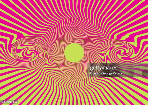 psychedelische sonne mit gewellten sonnenstrahlen - corona sun stock-grafiken, -clipart, -cartoons und -symbole