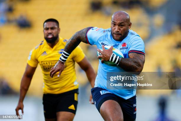 Nemani Nadolo of the Waratahs breaks away for a try during the round four Super Rugby Pacific match between Hurricanes and NSW Waratahs at Sky...